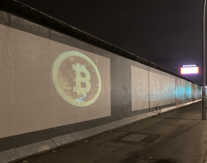 Berlin'de gökyüzü, Bitcoin'in (BTC) logosu ile şenlendi!